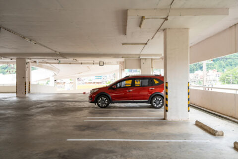 Acidente na garagem do condomínio: o que fazer?