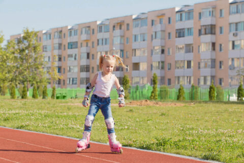 Crianças em área comum do condomínio: quais as regras?